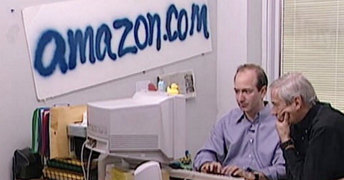 Jeff Bezos en 1994 montando Amazon desde un garaje